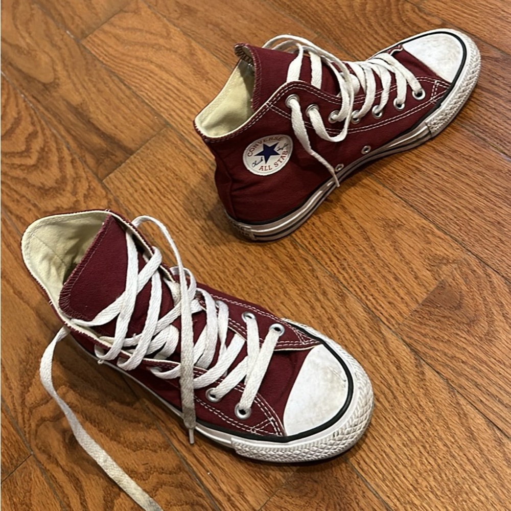 Maroon Converse Women’s